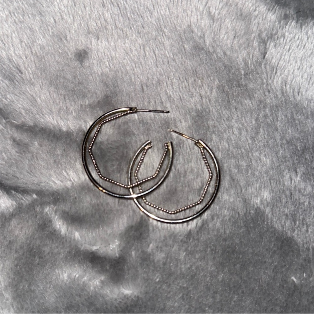 EUC Kenneth Jay Lane 1in Silver Double Hoop Earrings - Picture 8 of 8